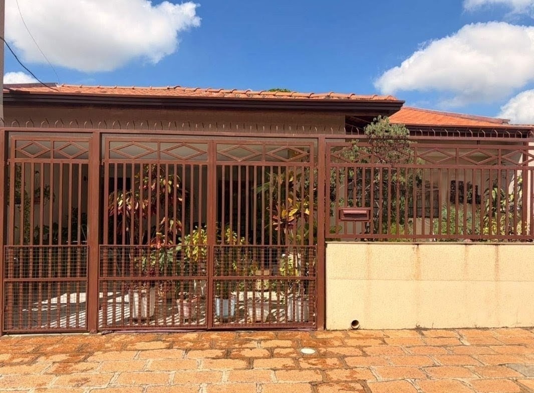 Casa 3 dormitórios com Edícula - Cecap 1